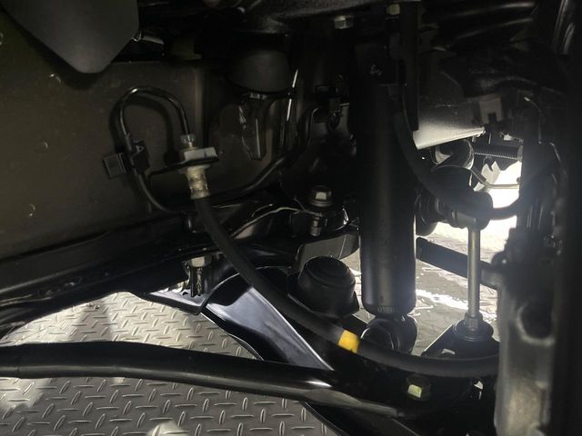 お車を安心してお乗りいただく為には、足回りの定期点検が欠かせません。サービスサポート（有償保証）では無料点検もご提供しており、安心のカーライフをお過ごしいただけるサポート体制が整っています。