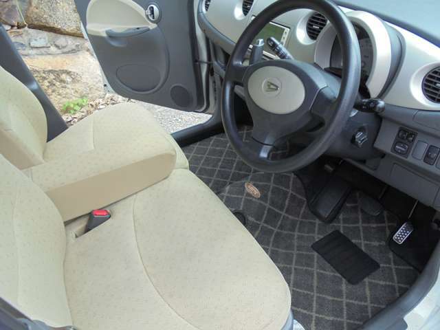 在庫車輌の車検・整備・修理は提携工場様にてお願いしております。納車前にはきっちり整備してお渡しいたしますのでご安心くださいませ！