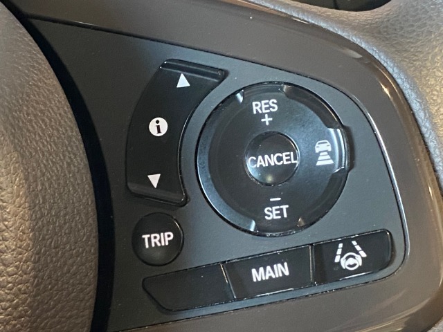 【アダプティブクルーズコントロール】と【レーンキープアシスト】はドライバーの運転負担を大幅に軽減してくれます◎特に高速道路で大活躍！一度味わったらやめられない！？