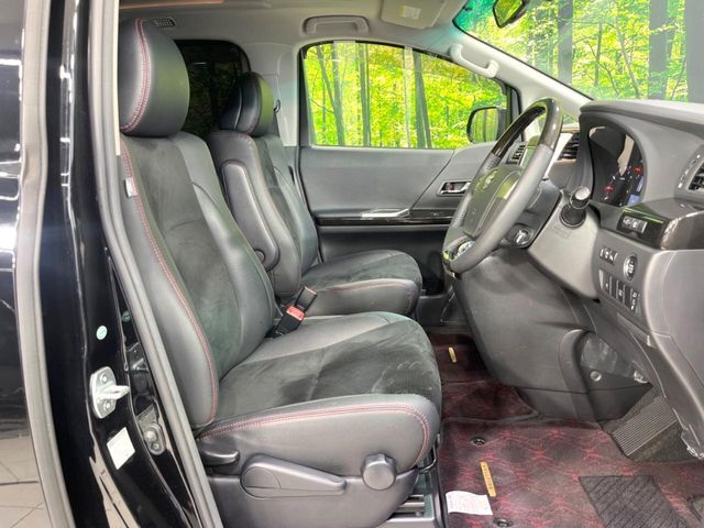 運転席シート廻りは使用感も少なく、良好な状態となっています。丁寧に使われていたことがよくわかりますね。