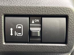 【パワースライドドア】スマートキーや運転席のスイッチでスライドドアの開閉が可能♪電動だから力を入れてドアを開ける必要が無く、小さいお子様でも、重い荷物を持っている時もラクに開け閉めできます♪