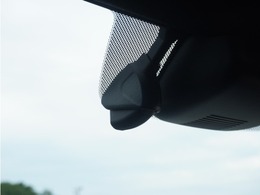 ◆ドライブレコーダー◆映像・音声などを記録する自動車用の装置です。　もしもの事故の際の記録はもちろん、旅行の際の思い出としてドライブの映像を楽しむことができます。