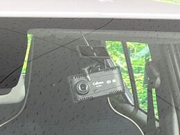 【ドライブレコーダー】安心・安全なカーライフに必須のドライブレコーダーを装備！走行中はもちろん、あおり運転や事故に遭遇した際の状況も映像で記録し、万一のリスクに備えます。