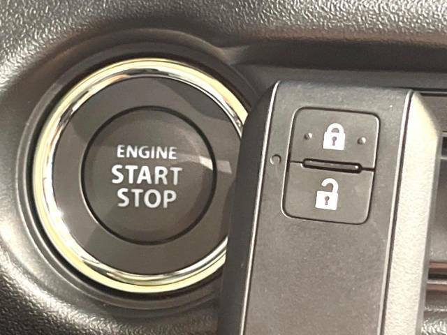 【問合せ：0749-27-4907】【キーレススタートシステム】カバンやポケットに入れたままでもドアの施錠・解錠が可能なスマートキーを装備。エンジンのオン・オフ時もカギを取り出す必要が無いから便利。
