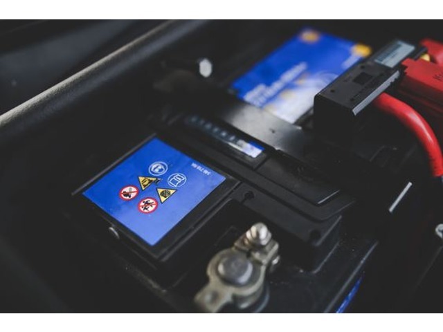 中古車ご購入者限定プライス☆国産メーカーの前後ドライブレコーダー取付プランです。部品代、取付工賃込の金額です。配線は見えないところから取りますので見た目もスッキリとします。