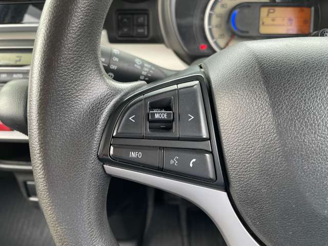 ≪ステアリングスイッチ≫運転姿勢を崩さずにハンドルでオーディオなどの操作ができるステアリングオーディオリモートコントロールスイッチです。視線の動きを最小限に抑えてナビの操作が出来ますので本当に便利です
