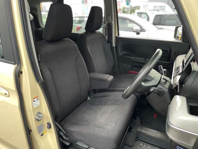≪運転席周り≫運転席、助手席も綺麗な状態です（＾＾♪勿論室内クリーニング済みです。