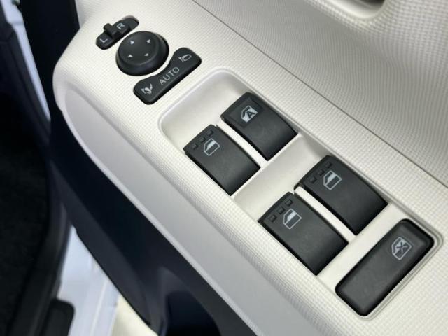 WECARSの展示場では実際に見て、触ってお車をお選びいただけます！知識の豊富な営業スタッフが様々なカーライフをご提案いたします！