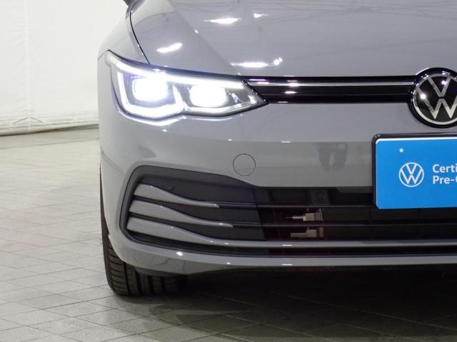 LEDマトリックスヘッドライト「IQ.LIGHT」。マトリックスモジュールに搭載されたLEDを個別に点灯点滅することで、眩惑を最小限に、照射エリアは最大限に確保する最新のヘッドライトシステムです。