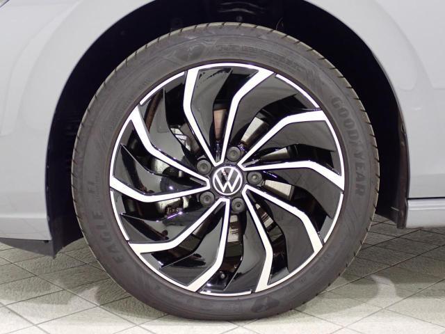 Active Advance Platinum Edition専用17インチアルミホイール。