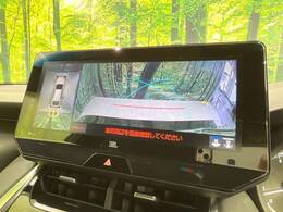 【パノラミックビューモニター】専用のカメラにより、上から見下ろしたような視点で360度クルマの周囲を確認することができます☆死角部分も確認しやすく、狭い場所での切り返しや駐車もスムーズに行えます。