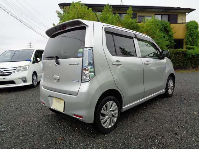 人件費や固定費を削減することで、中古車を安く提供しております。場所は大野城のハンズマンさんの近くです。どんな車でも下取りさせて頂きますのでご来店お待ちしております。