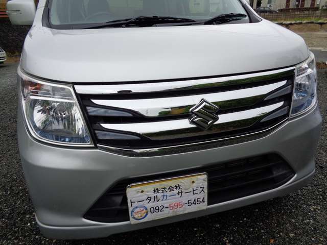 お客様から直接買い取った車を中心に限られたスペースで販売しているため流通コストが異なります。そのため、在庫車の回転が早く入庫後1日売れちゃうこともあります。カーセンサー　フリー電話：0078-6002-569407