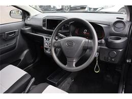 前席全体　目線も高く広い視界で安心して運転することができますね！