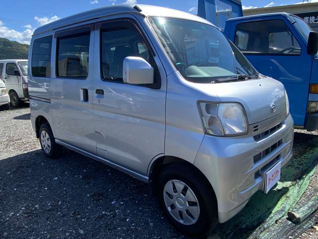 お客様に安心して車を選んで頂けるように、第三者機関による車両鑑定を行っております。修復歴・走行距離はもちろん内装・外装の評価基準も開示しております。