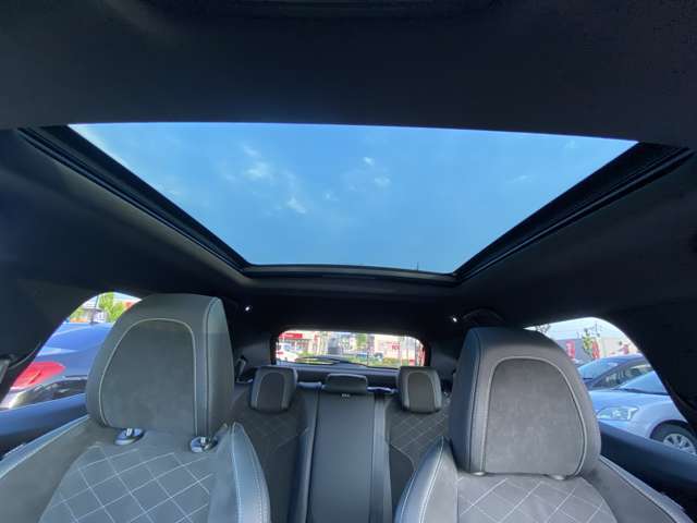 LIBERALAは、BMW・メルセデス・アウディというドイツのプレミアム3ブランドを中心とした、各ブランドを同時に乗り較べる事ができます。