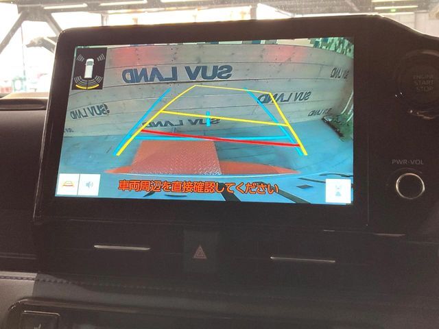 【バックカメラ】駐車時に後方がリアルタイム映像で確認できます。大型商業施設や立体駐車場での駐車時や、夜間のバック時に大活躍！運転スキルに関わらず、今や必須となった装備のひとつです！