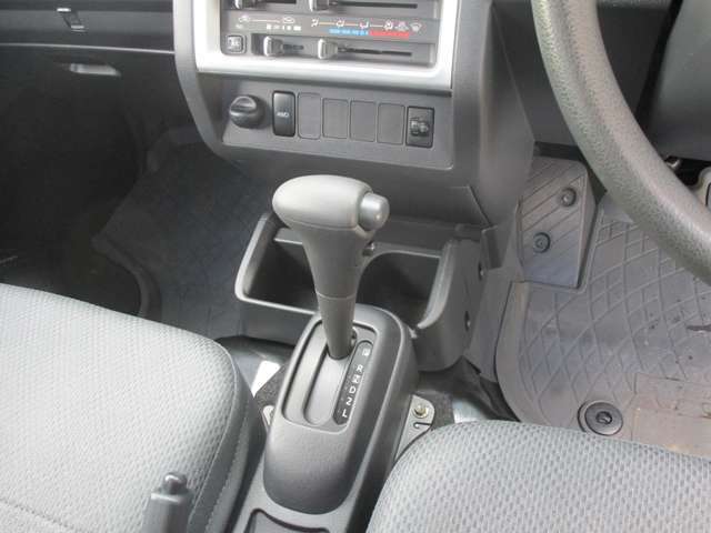 最近お問合せの多かったオートマ車です。もちろん4WDです。