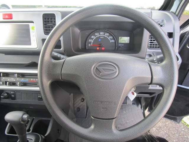 ハンドルも大きな傷もなく綺麗な状態です。