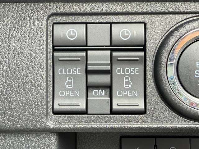 【パワースライドドア】狭い場所でも乗り降りラクラク。荷物やお子様連れにも便利な人気装備です。