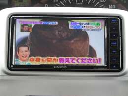 ケンウッドのTVナビ付で、テレビ視聴、CD再生等が可能です。Bluetooth機能も付いておりますので、通話やスマートフォンから音楽を楽しめます。バックカメラ付。