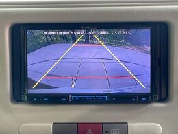 【バックカメラ】駐車時に後方がリアルタイム映像で確認できます。大型商業施設や立体駐車場での駐車時や、夜間のバック時に大活躍！運転スキルに関わらず、今や必須となった装備のひとつです！