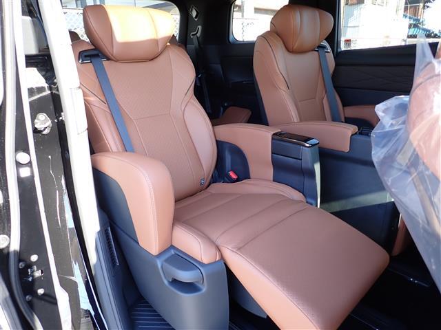 気になる車はすぐにお問い合わせください！画面右側の0066から始まる無料ダイヤルからお問い合わせ下さい！専門スタッフがお車のご質問にお答えいたします！