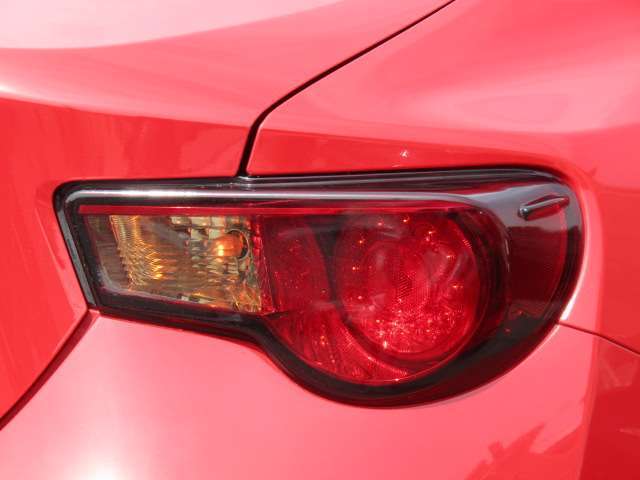 【車両画像撮影サービス】もう少し詳細な車両画像がほしい！ここが気になる！何枚でも写真をとって画像をお送りいたします！LINEでのお問合せもOK。お気軽に当社スタッフにご用命ください。