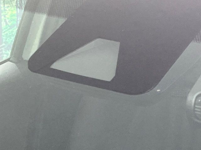 【トヨタセーフティセンス】走行中に前方の車両等を認識し、衝突しそうな時は警報とブレーキで衝突回避と被害軽減をアシスト。より安全にドライブをお楽しみいただけます。
