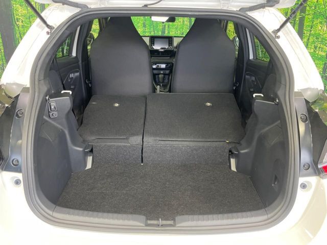 普段のお買い物や通勤、送迎等に十分な荷室スペースを確保しております。セカンドシートを倒すと、大きな荷物の積載も可能です♪