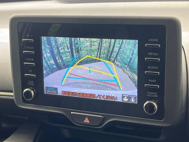 【バックカメラ】駐車時に後方がリアルタイム映像で確認できます。大型商業施設や立体駐車場での駐車時や、夜間のバック時に大活躍！運転スキルに関わらず、今や必須となった装備のひとつです！