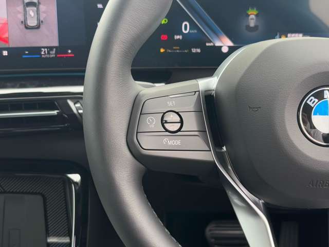 BMW　Premium　Selection　江戸川は、約20台の展示スペースがあり、常時新車拠店より厳選された認定中古車が続々と入庫しております。