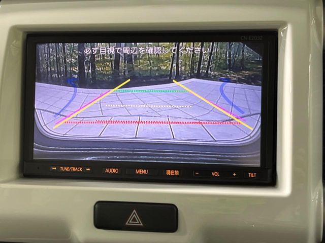 【バックカメラ】駐車時に後方がリアルタイム映像で確認できます。大型商業施設や立体駐車場での駐車時や、夜間のバック時に大活躍！運転スキルに関わらず、今や必須となった装備のひとつです！