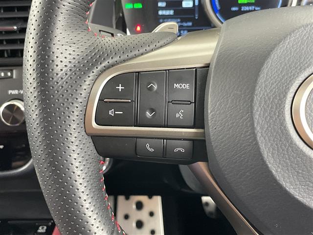 【衝突軽減ブレーキ】衝突するおそれが高い場合、音と光で注意して強いブレーキングを行い、衝突回避・被害軽減を支援します。機能には限界があるためご注意ください。