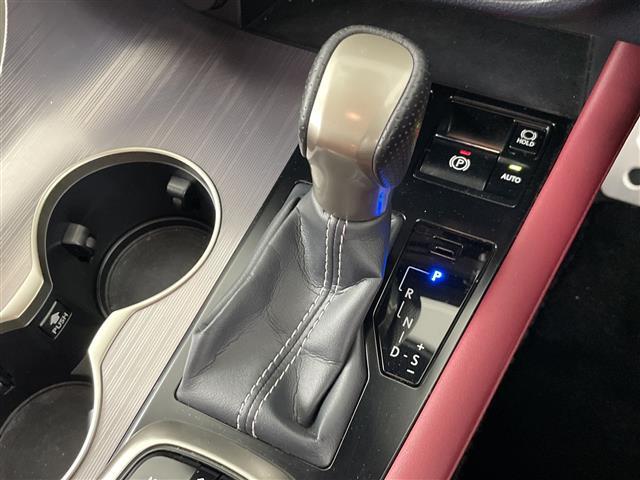 【シフトレバー】シフトも操作しやすく快適なドライブを楽しんでいただけます！