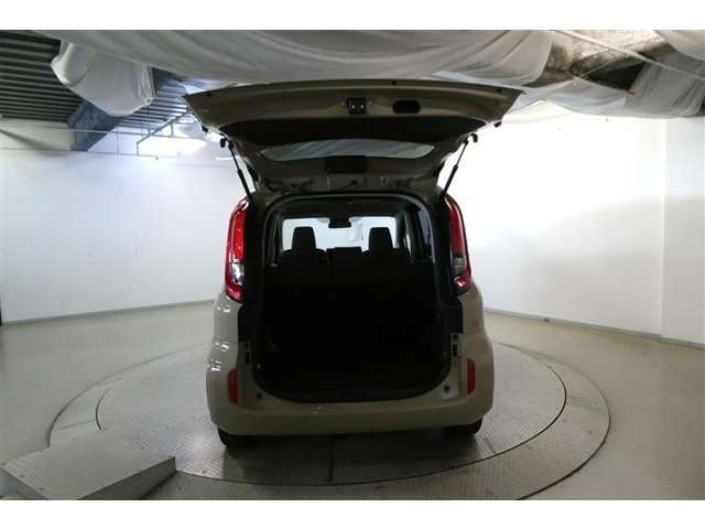 広いトランクスペース！大きい荷物から小さい荷物までたっぷり積んじゃってください♪