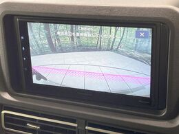 【バックカメラ】駐車時に後方がリアルタイム映像で確認できます。大型商業施設や立体駐車場での駐車時や、夜間のバック時に大活躍！運転スキルに関わらず、今や必須となった装備のひとつです！