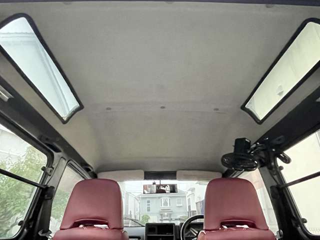 運転席上部に扇風機つき