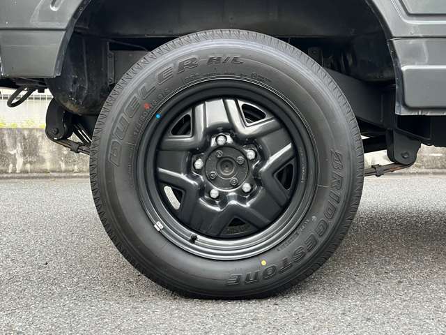 タイヤホイールはほぼ新品です