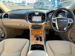 毎回座るフロントシート。運転席は必ず使用する部分ですので、座り心地が重要です！