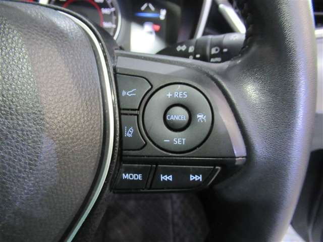 クルーズコントロール付きで高速道路もラクラク♪ 　ハンドル操作に集中できます。