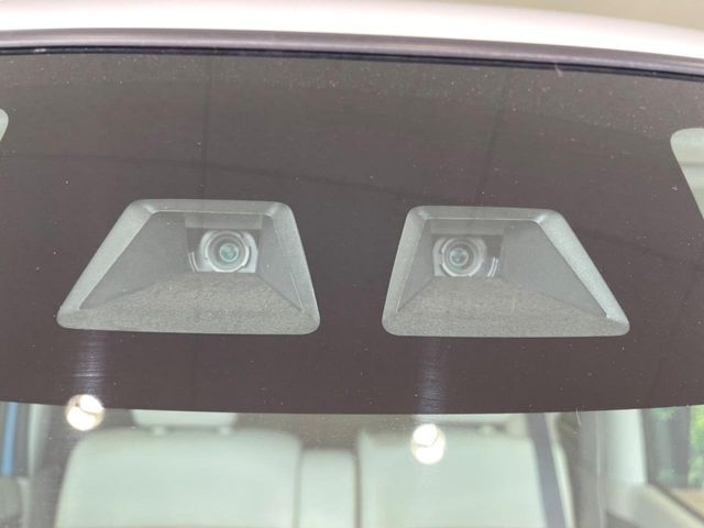 【スマートアシスト】走行中に前方の車両等を認識し、衝突しそうな時は警報とブレーキで衝突回避と被害軽減をアシスト。より安全にドライブをお楽しみいただけます。