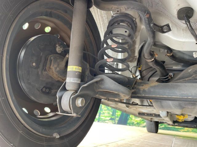 お車を安心してお乗りいただく為には、足回りの定期点検が欠かせません。サービスサポート（有償保証）では無料点検もご提供しており、安心のカーライフをお過ごしいただけるサポート体制が整っています。