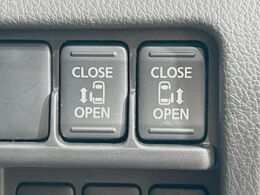 【両側パワースライドドア】スマートキーや運転席のスイッチで後席両側スライドドアの開閉が可能♪電動だから力を入れてドアを開ける必要が無く、小さなお子様でも簡単に開け閉めでき快適です♪