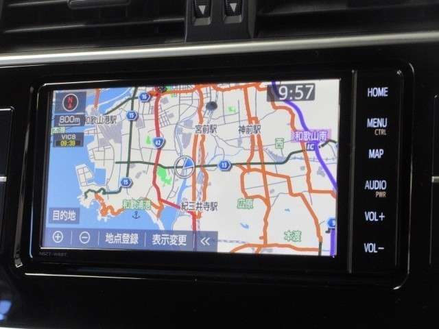 フルセグテレビ・CD・DVDもお楽しみいただけるトヨタ純正ナビゲーション（NSZT-W68T）付きです。　（T-Connectナビ機能ご利用には別途申込事務手数料が必要になります。）