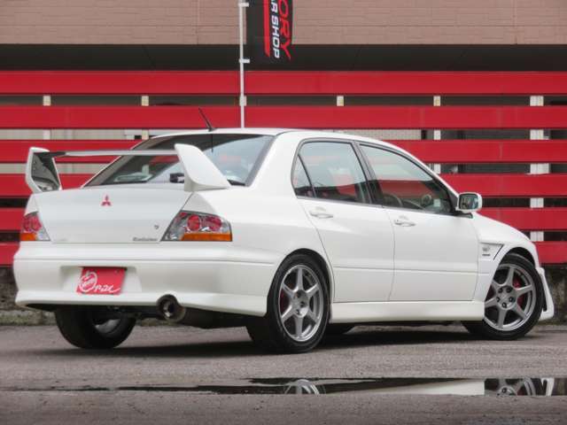 リアビューもカッコ良く決まっています！！車は「後ろ姿」も大事ですよ♪