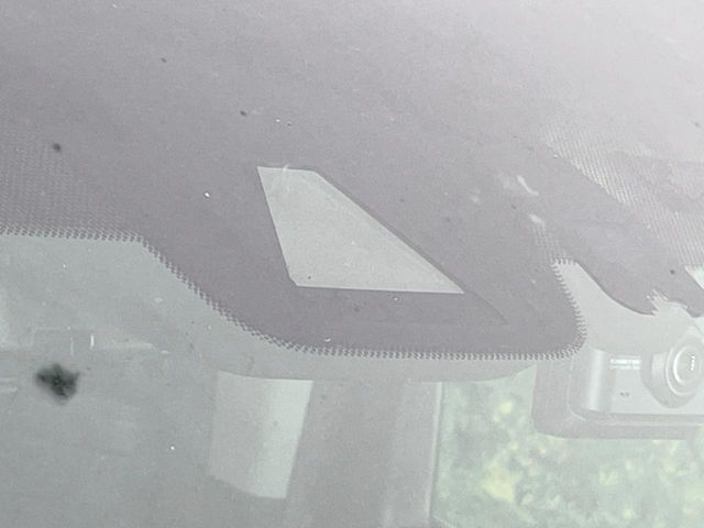 【トヨタセーフティセンス】走行中に前方の車両等を認識し、衝突しそうな時は警報とブレーキで衝突回避と被害軽減をアシスト。より安全にドライブをお楽しみいただけます。