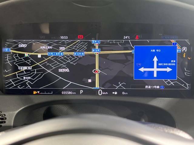 インタラクティブドライバーディスプレイ『フルスクリーンの3Dマップの表示が行えます。』Fペイスのドライビングの喜びを一層高める機能です。