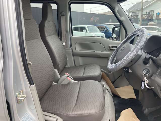 ◆◆◆ドライバーのかたと助手席のかたが座るシートです。実際お座りいただくのが、分かりやすいと思います。お気軽にご来店ください！