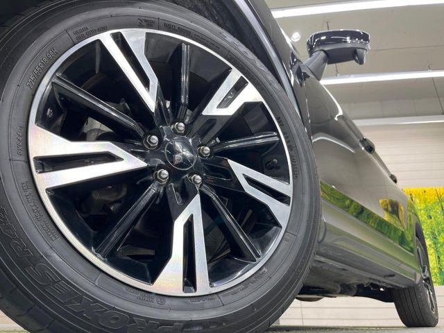 【純正18インチアルミホイール】外観にマッチした純正アルミホイールを装着しております。各種Aftermarketアルミホイールや、スタッドレスタイヤも取扱いしております。是非ご相談ください♪